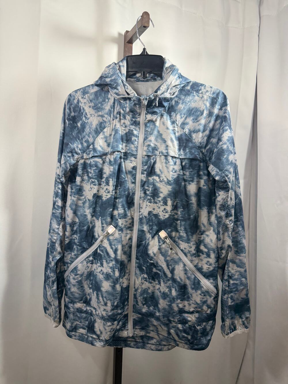 Lululemon Size 6 Hooded Running Jacket Blue White Print Zip Windbreaker